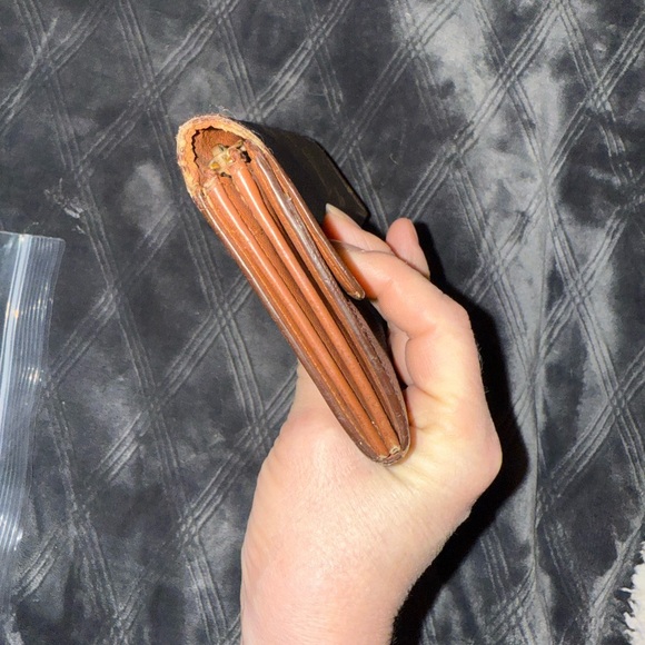 Louis Vuitton Sarah Wallet - Picture 4 of 6